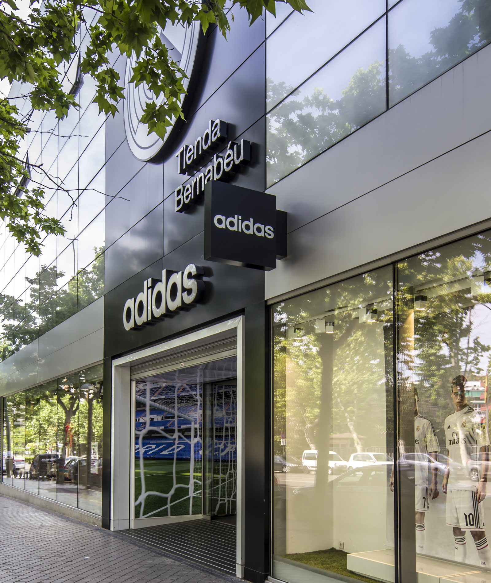 ADIDAS STORE SANTIAGO BERNABÉU STACBOND