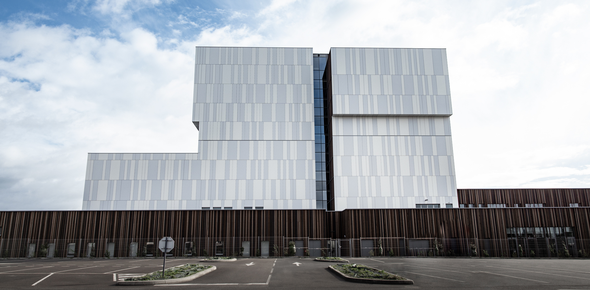 edificio-administrativo-francia-panel-stacbond