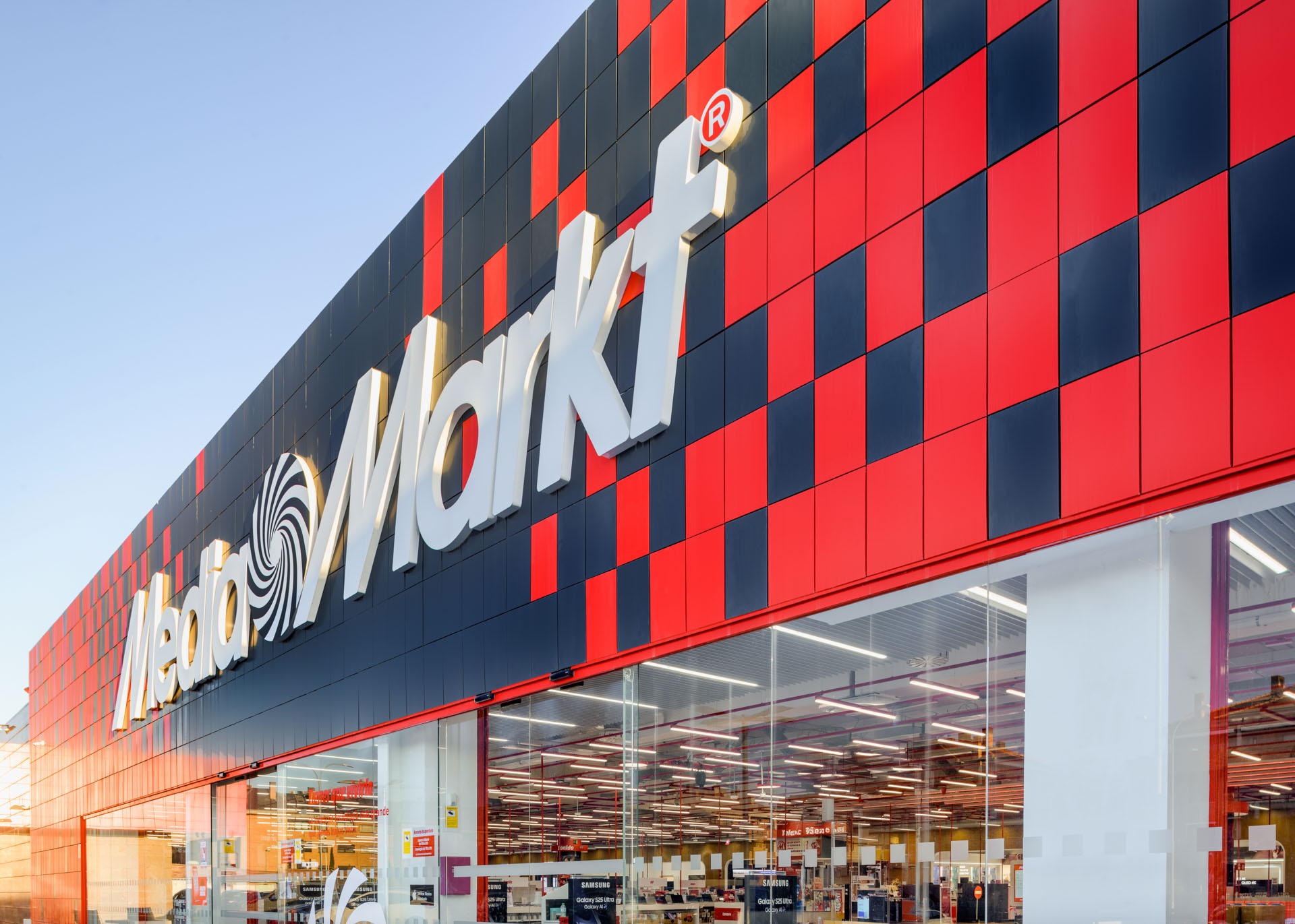 MediaMarkt-madrid-panel-composite-stacbond5