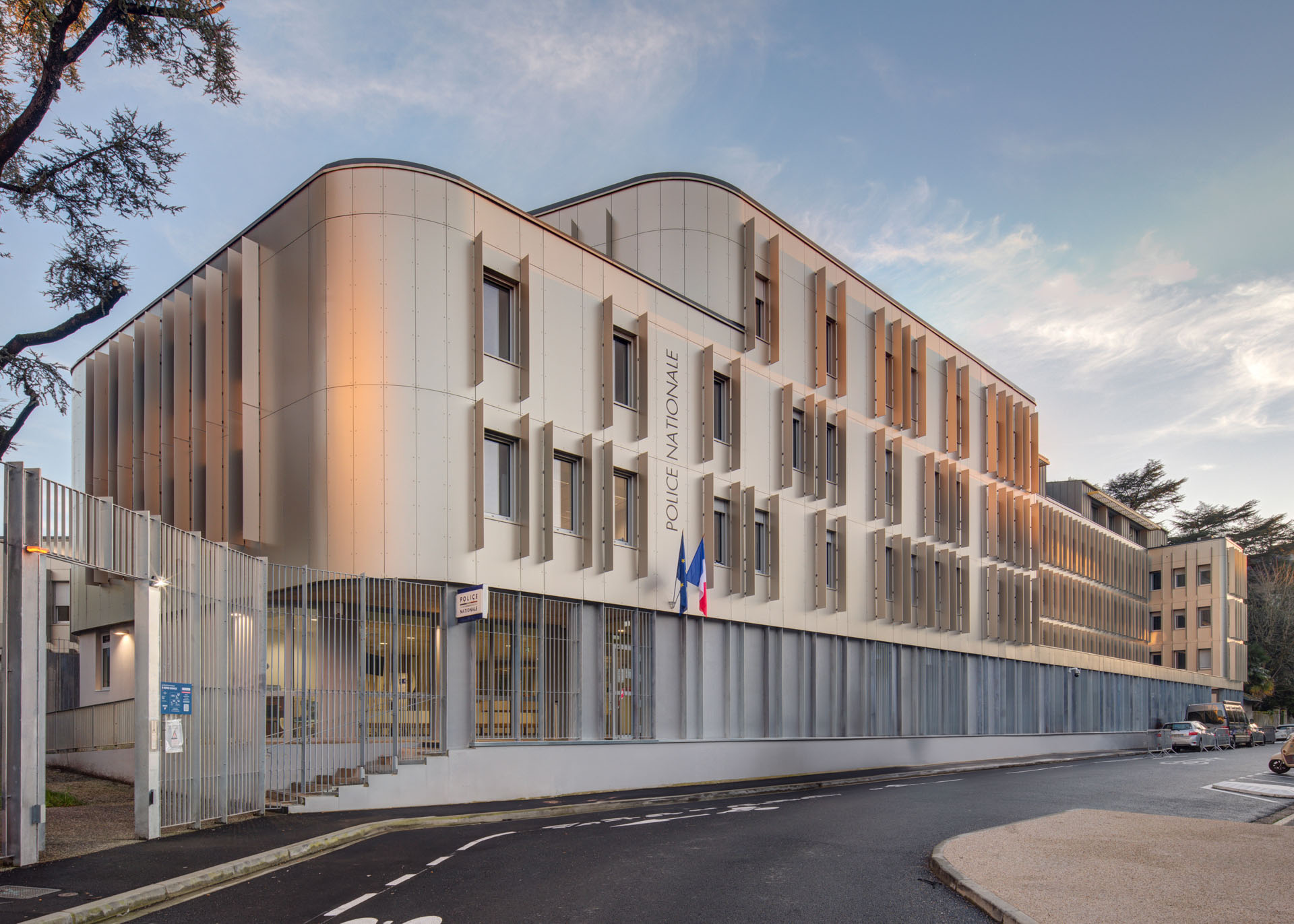 comisaria-francia-panel-composite-stacbond-despues