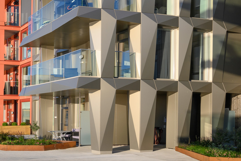 metallic-01B_768x512