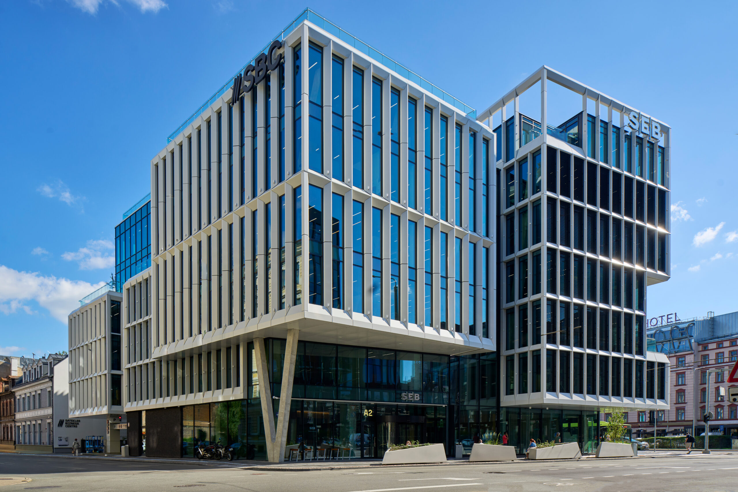 SATEKLES-BIZNESA-CENTRS-063_EDITED-scaled